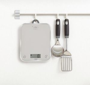 Везна Tefal BC5004V2, Optiss silver, ultra slim glass, 5 kg / 1g/ml graduation, tara, liquid function, 2 batteries LR03 AAA included, new markings on product
