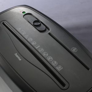 Hama “Safe X100CD” Document Shredder, Shredder with Security Level P4 T4 E3