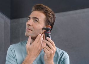 Машинка за бръснене Beurer MN8X rotary shaver, 360° flexible shaver head, Magnetic fixation, LED display, Waterproof (IPX7), Quick-charge function  (10 min OT; 5 min CT), Incl. charger and storage station, protective cap and cleaning brush