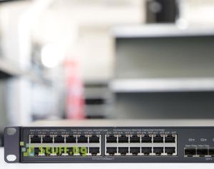 HPE FlexFabric 5800 24-port 10/100/1000 PoE+ 4-port 10G SFP+