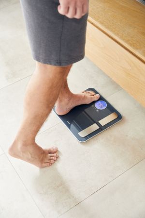 Везна Beurer BF 195 diagnostic bathroom scale; round LCD display; Weight, body fat, body water, muscle percentage, bone mass, AMR calorie display; 180 kg