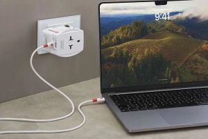 Skross универсален адаптер 220V , 30W, бял