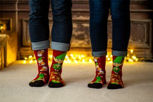 Arty Socks Коледни чорапи с Весел Елф - Светло бордо
