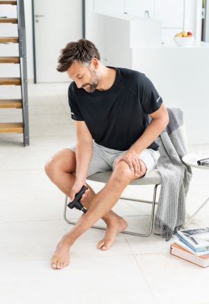 Масажор Beurer MG 79 SENSITIVE Deep tissue massager- 3 intensity levels, 3 massage attachments, Lithium-ion battery life   up to 3h, LED lights, storage bag