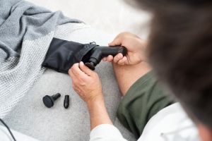 Масажор Beurer MG 79 SENSITIVE Deep tissue massager- 3 intensity levels, 3 massage attachments, Lithium-ion battery life   up to 3h, LED lights, storage bag