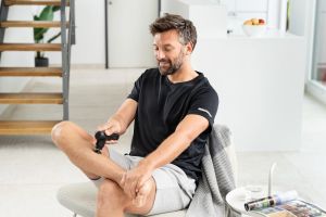 Масажор Beurer MG 79 SENSITIVE Deep tissue massager- 3 intensity levels, 3 massage attachments, Lithium-ion battery life   up to 3h, LED lights, storage bag