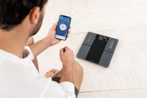 Везна Beurer BF 500 BT diagnostic bathroom scale in black, titanium-coated stainless steel electrodes, extra-large magic display 40mm, Weight, body fat, body water, muscle percentage, bone mass, AMR/BMR calorie display; BMI calculation; Bluetooth; 180 kg 